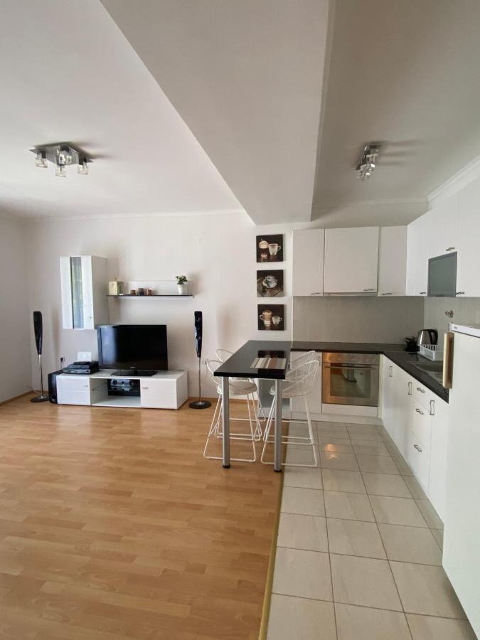 Aqua Blue Apartment Pestani Ngoại thất bức ảnh